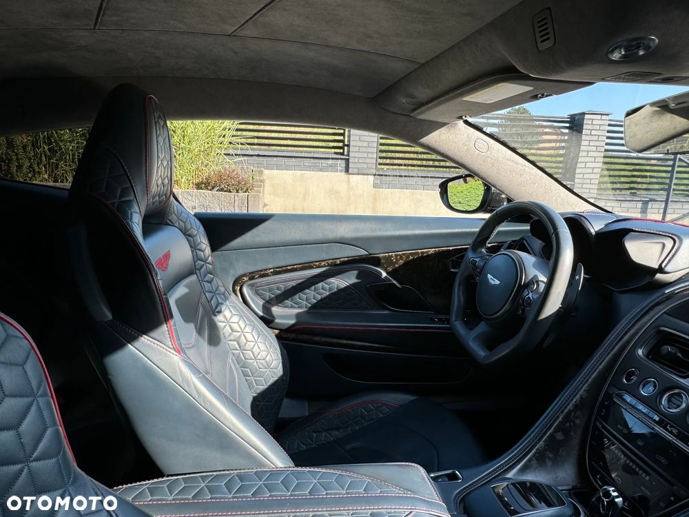 Aston Martin DBS Superleggera Standard - 8