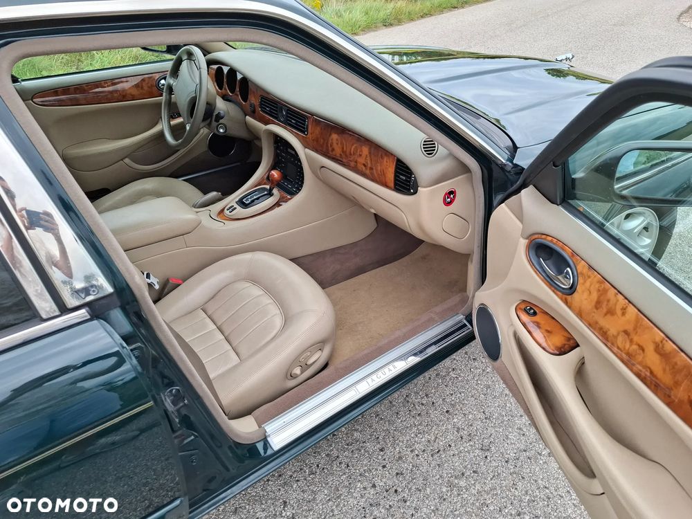 Jaguar XJ 3.2 - 7