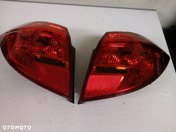 OPEL MERIVA B LIFT LAMPA TYLNA PRAWA