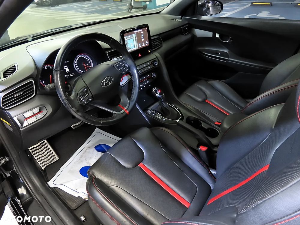 Hyundai Veloster - 10