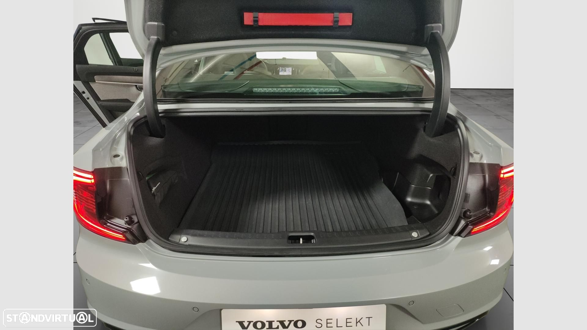Volvo S90 2.0 T8 PHEV Plus Dark AWD - 18