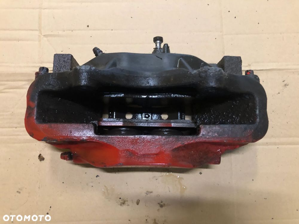 Zacisk hamulcowy przedni prawy BREMBO Range Rover Sport L320 - 2