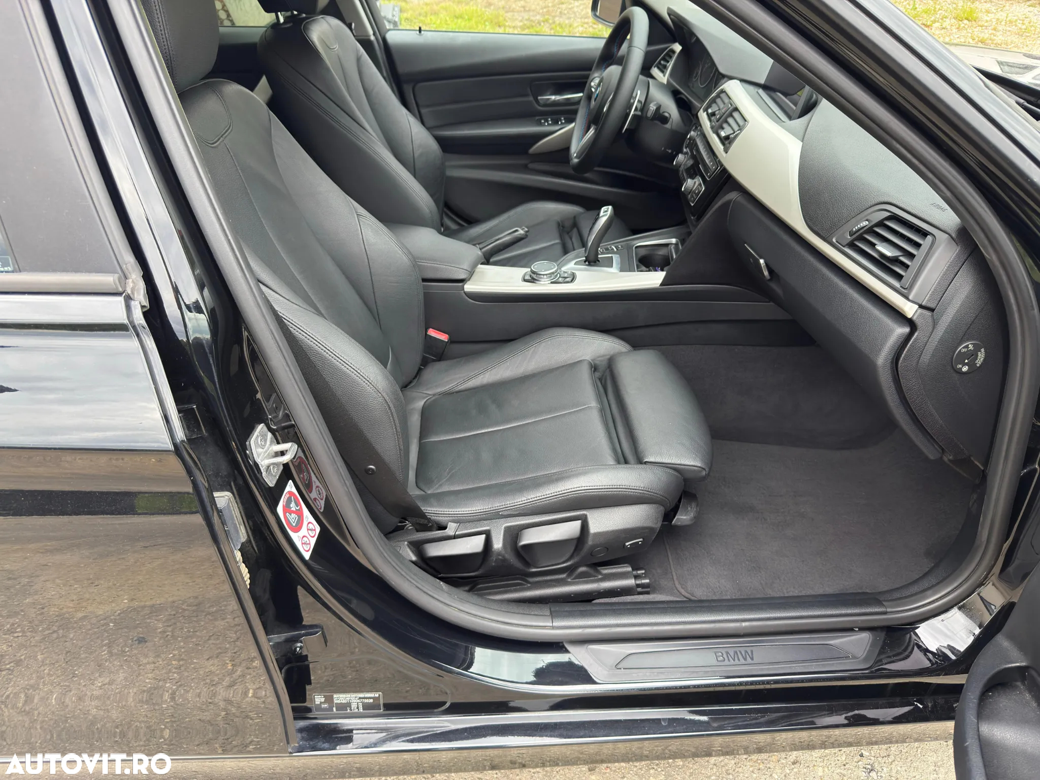 BMW Seria 3 320d Aut. Sport Line - 33