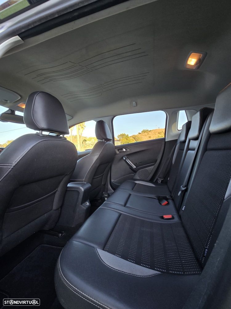 Peugeot 2008 - 10