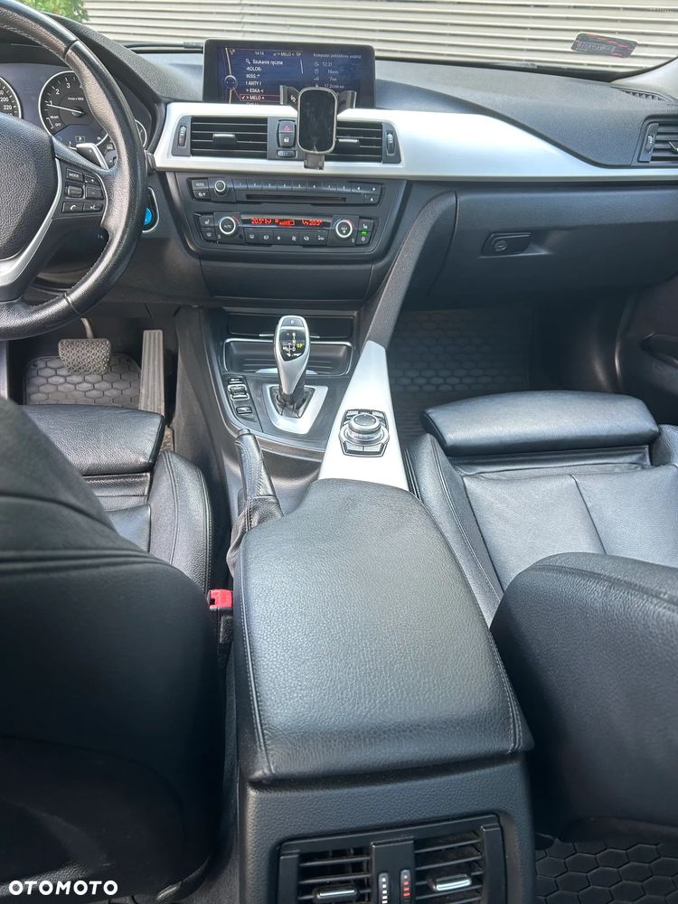 BMW Seria 3 328i - 2