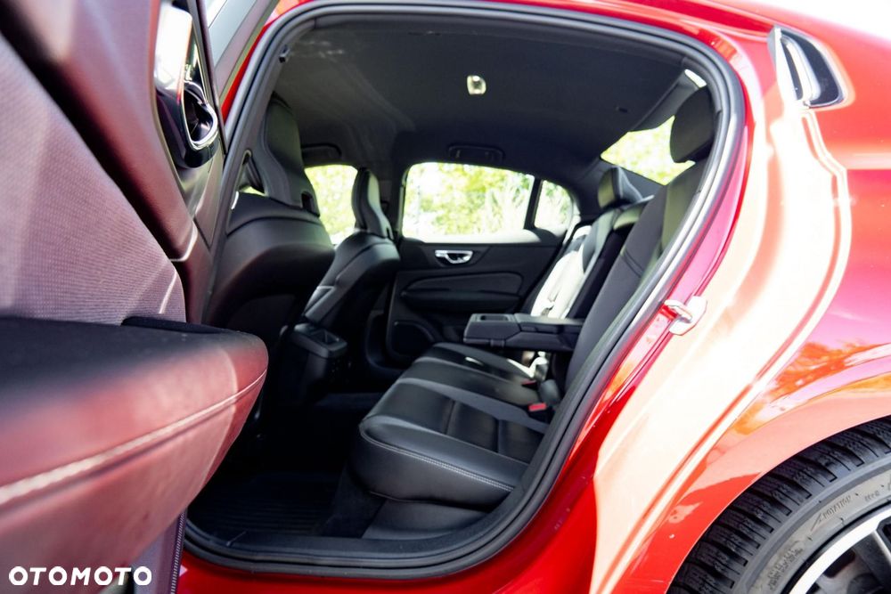 Volvo S60 T5 R-Design - 15