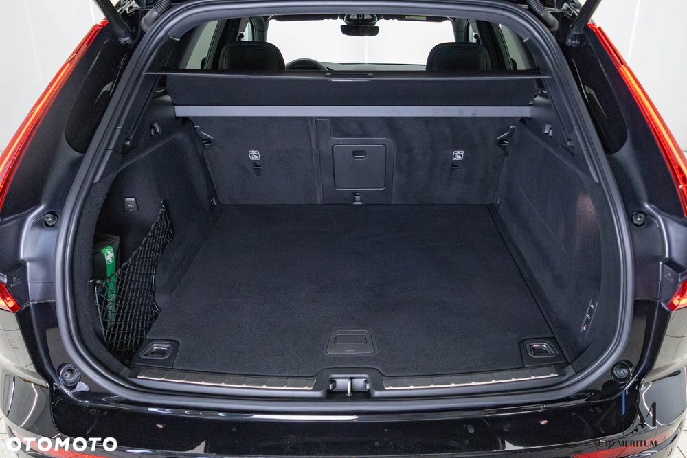 Volvo XC 60 B4 D AWD Ultimate Dark - 35