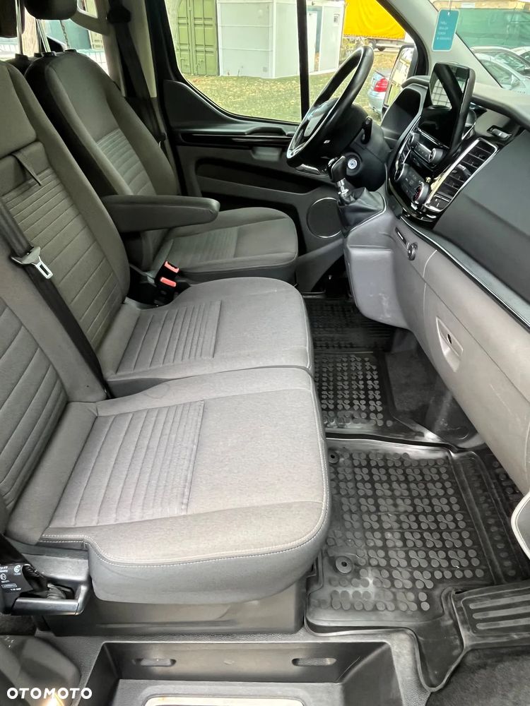Ford Tourneo Custom - 9