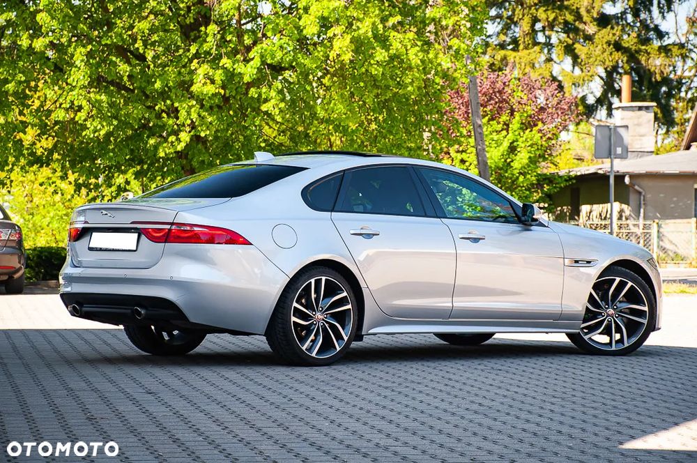 Jaguar XF 2.0 T R-Sport - 13