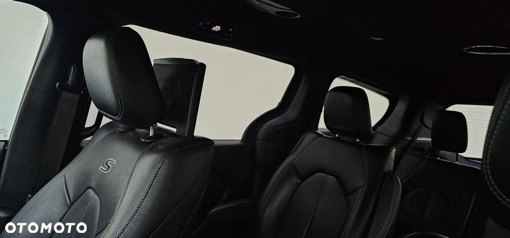 Chrysler Pacifica - 28