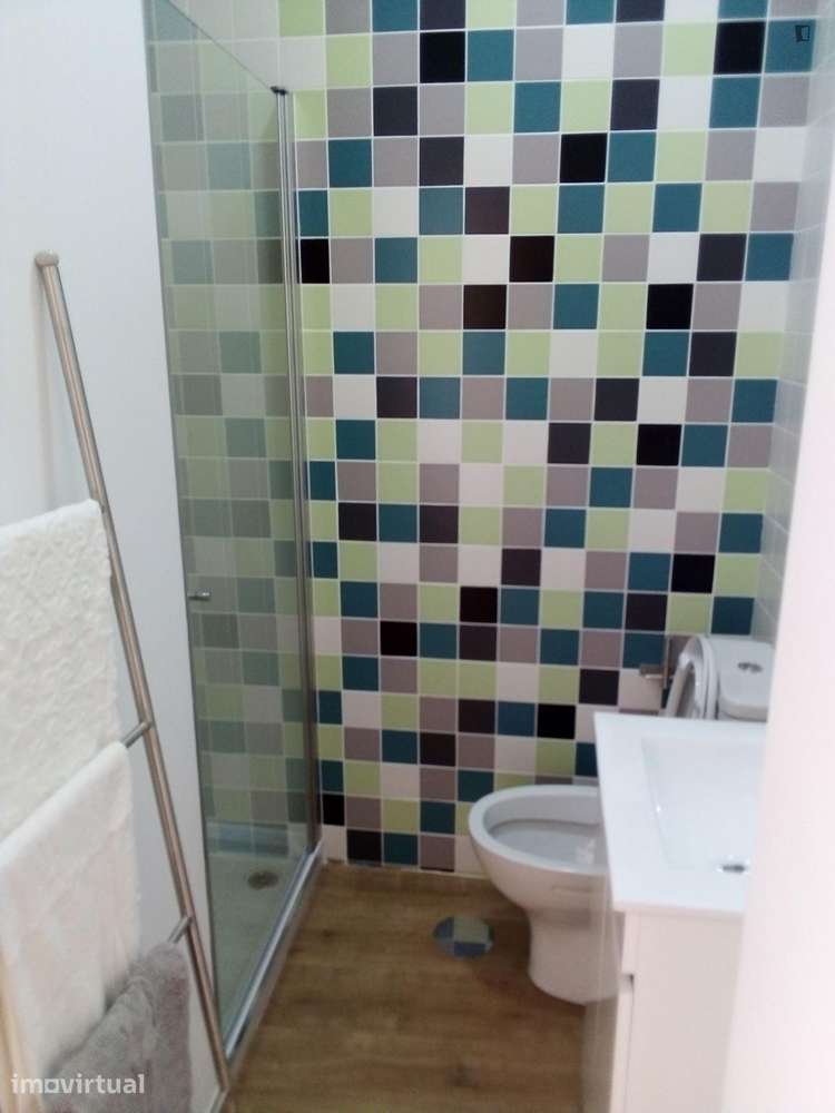 Quarto - localizado em Baixa Coimbra - Grande imagem: 3/8
