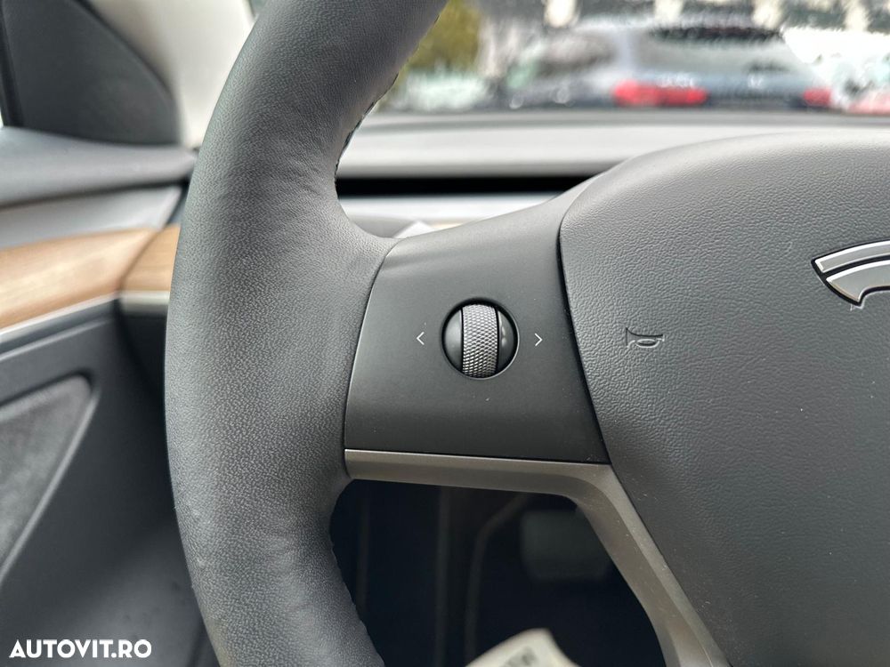 Tesla Model 3 Long Range - 35