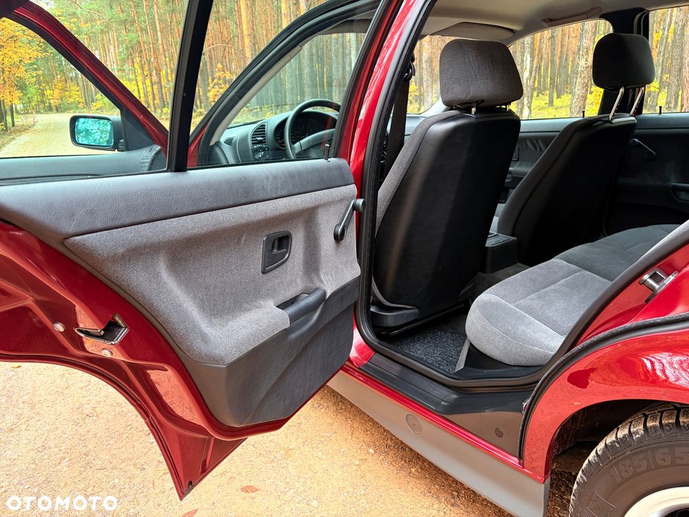 BMW Seria 3 316i - 24