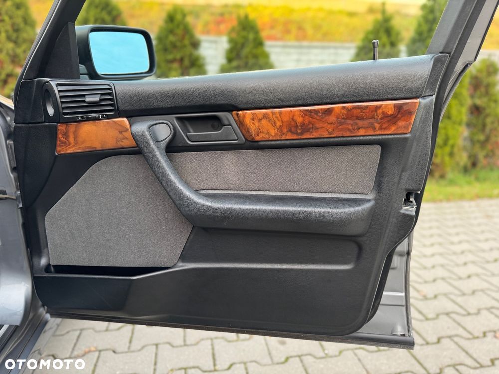 BMW Seria 5 525i - 28