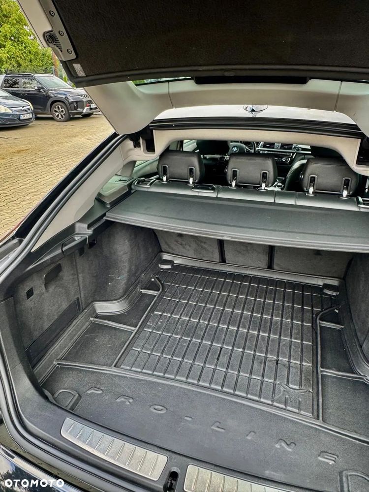 BMW 3GT 330i xDrive - 13