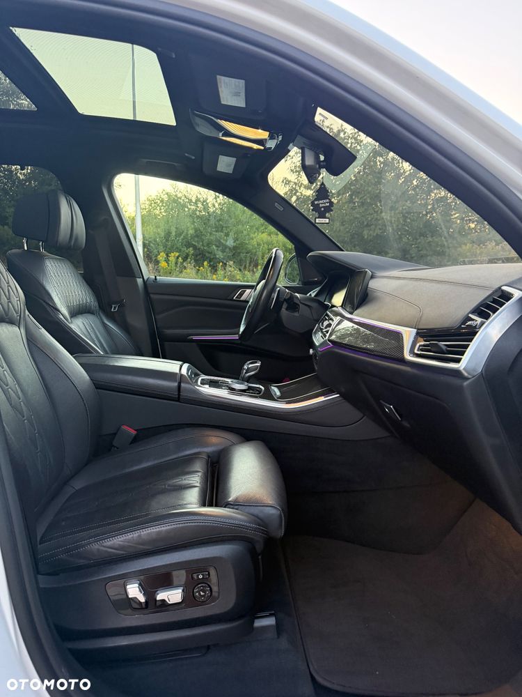 BMW X5 M M50i - 10