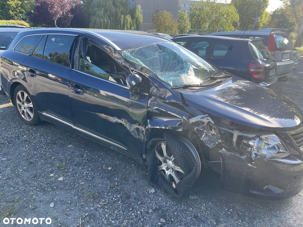Toyota Avensis 2.2 D-CAT Premium - 6