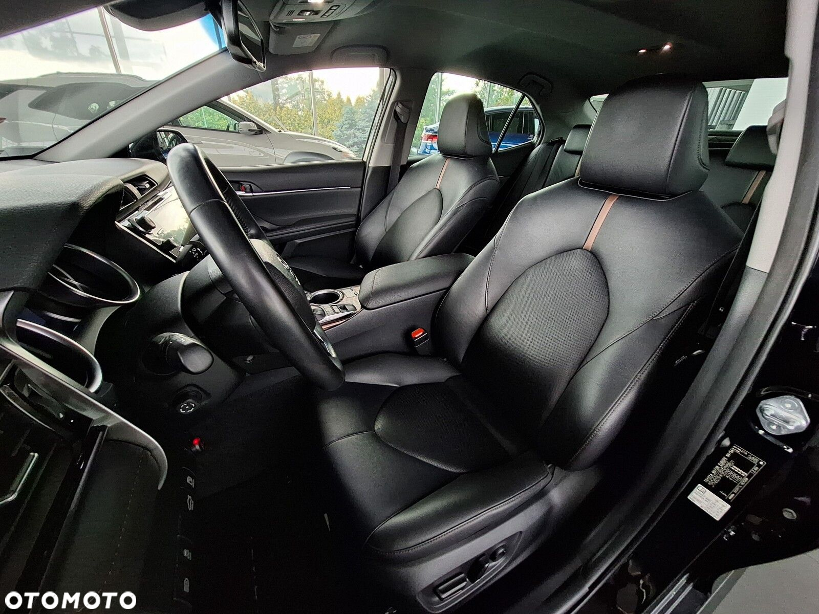 Toyota Camry 2.5 Hybrid Executive CVT - 17