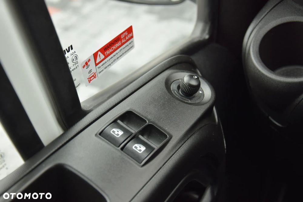 Iveco DAILY MAXI 35S16 / 2.3 - 160 KM / AUTOMAT HI-MATIC / NOWY MODEL / 3 OSOBY / DOSTAWCZE / BLASZAK / KLIMA / CZUJNIKI COFANIA / NISKI PRZEBIEG / 2022 / SERWISOWANY / Z NIEMIEC - 36