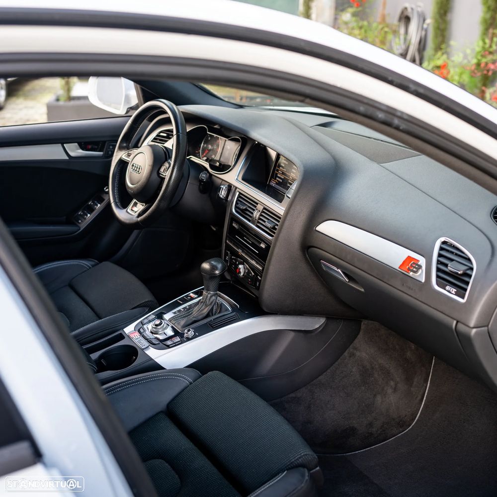 Audi A4 Avant 30 TDI S tronic S line - 9