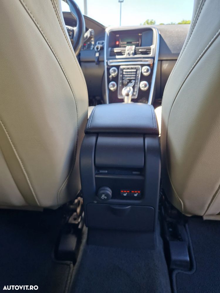 Volvo XC 60 D4 AWD Geartronic Momentum - 10
