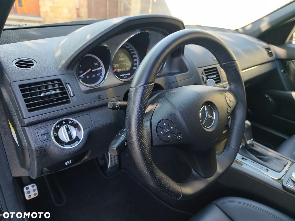 Mercedes-Benz Klasa C 63 AMG - 17
