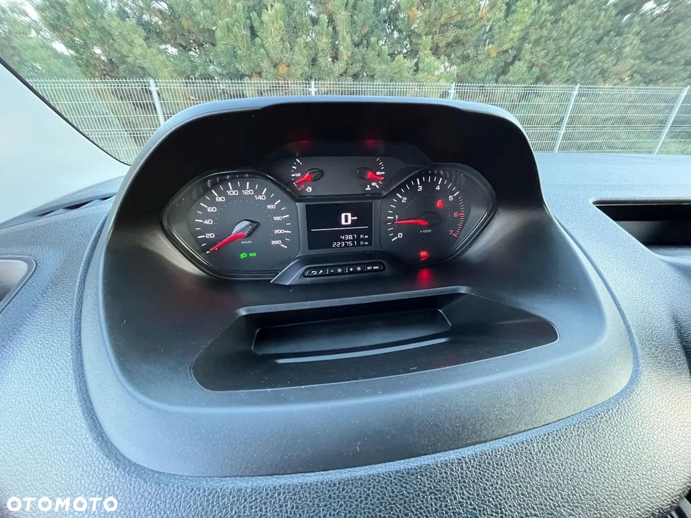Peugeot Partner LONG L2H1 1.6HDI 100KM, 3 Osobowy, Klima, Tempomat, Salon Polska, Pierwszy Właściciel, BEZWYPADKOWY, FV 23%, Bardzo Zadbany ! - 35