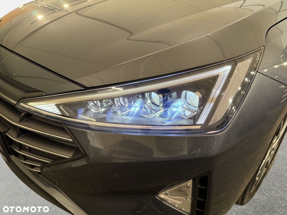 Hyundai Elantra - 10
