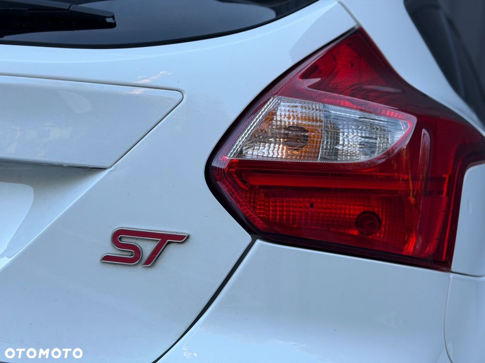 Ford Focus 2.0 EcoBoost ST mit Leder-Sport-Paket - 17