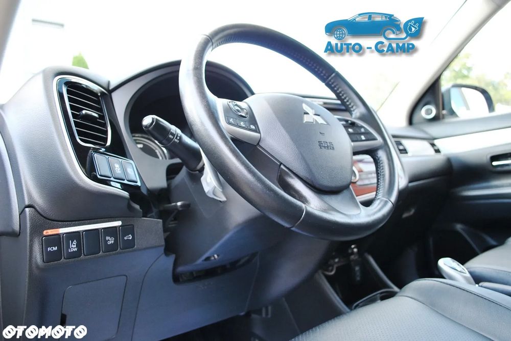 Mitsubishi Outlander Instyle NAVI + - 30