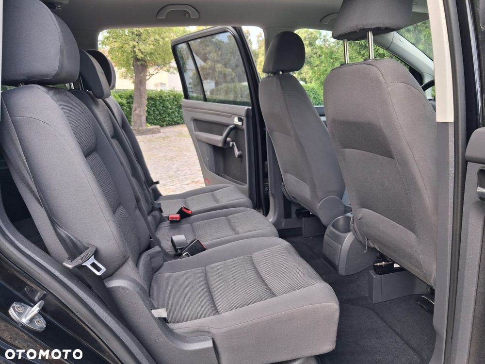 Volkswagen Touran - 16