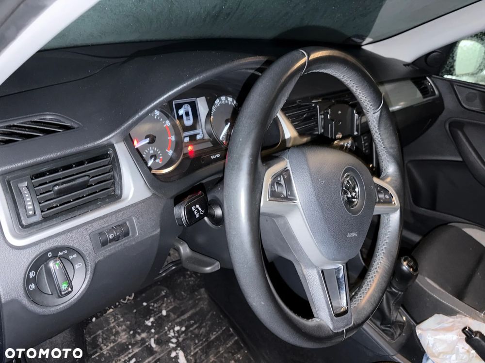 Skoda RAPID Spb 1.2 TSI Ambition - 13