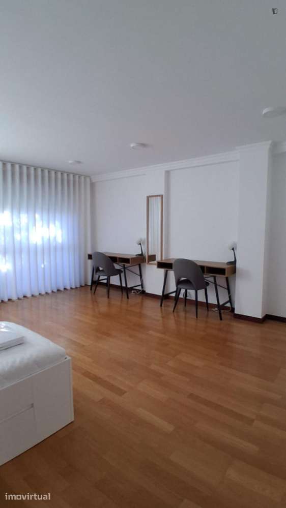 Quarto - localizado em Paranhos Porto - Grande imagem: 2/16