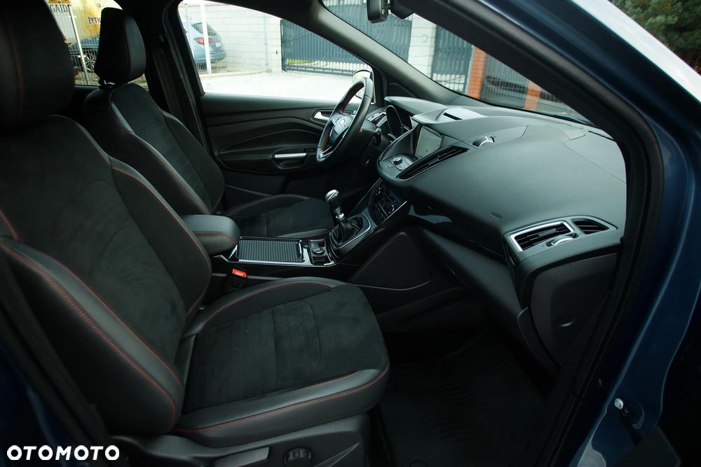 Ford Kuga 1.5 EcoBoost 2x4 ST-Line - 24