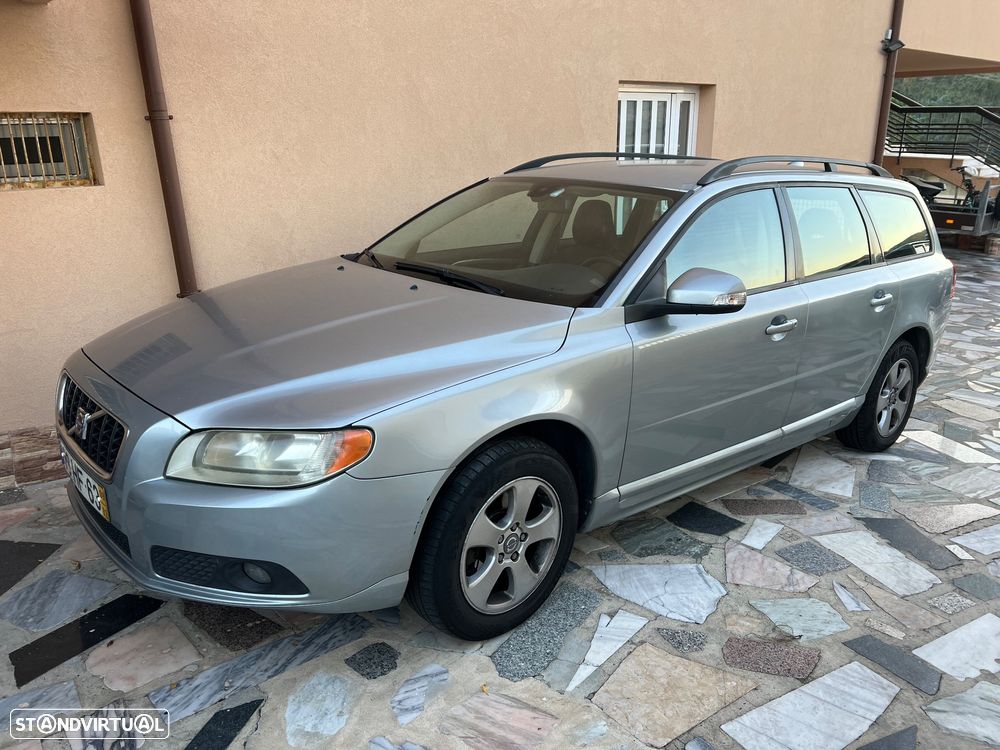 Volvo V70 2.0 D Momentum - 1