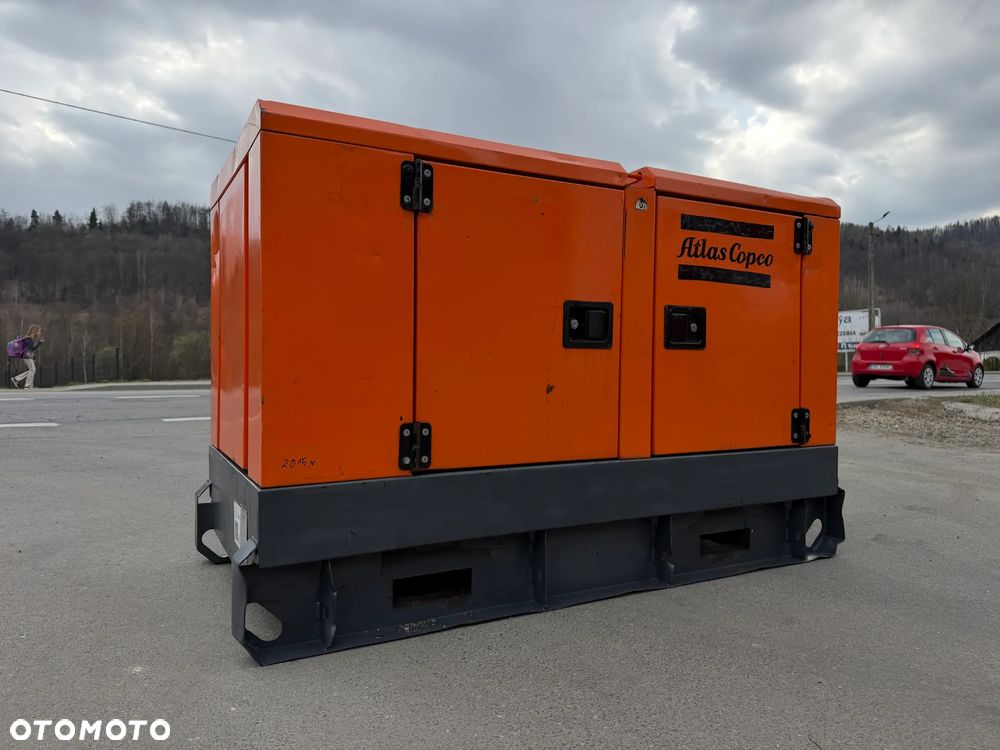 Atlas Copco QAS 20 Agregat Prądotwórczy Wyciszony GENERATOR 20 KW 2016r. JAK NOWY z Norwegii. Silnik KUBOTA 4 cylindry. Prądnica Leroy-Somer PARTNER. Maszyna działa wzorowo! Nie posiada ani deka zniszczeń! Pochodzi z Upadłośći Norweskiej. Okazja pełny ORYGINAŁ. Maszyna po serwisach w autoryzowanym oddziale. Agregat Gotowy do pracy!! - 16