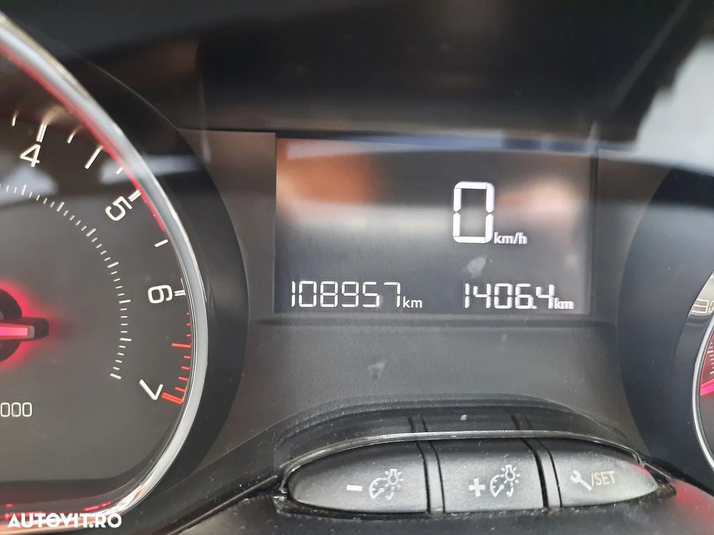 Peugeot 208 PureTech 82 Start & Stop Tech Edition - 10