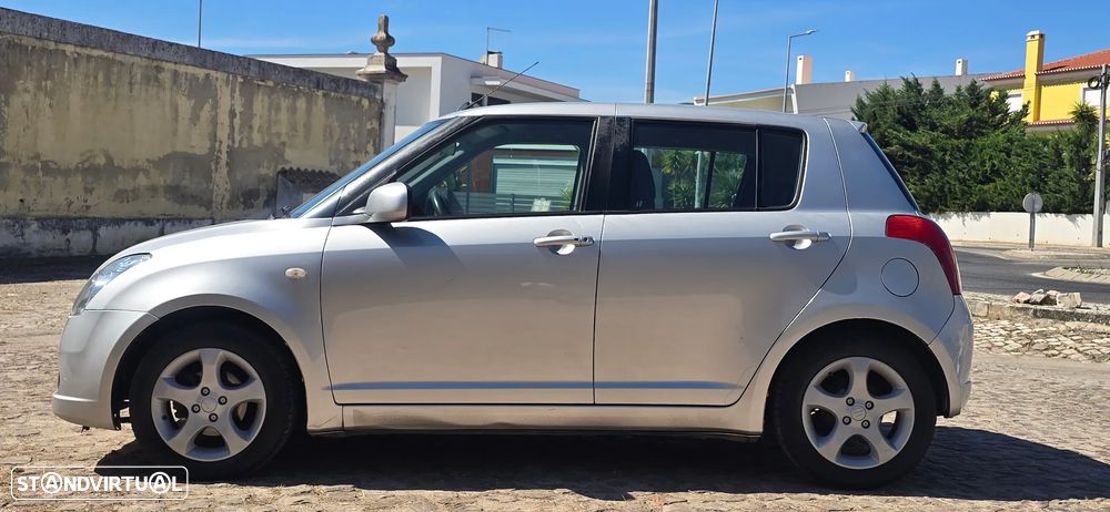 Suzuki Swift 1.3 16V GLX - 10