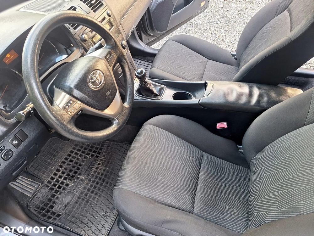 Toyota Avensis 1.6 Luna - 15