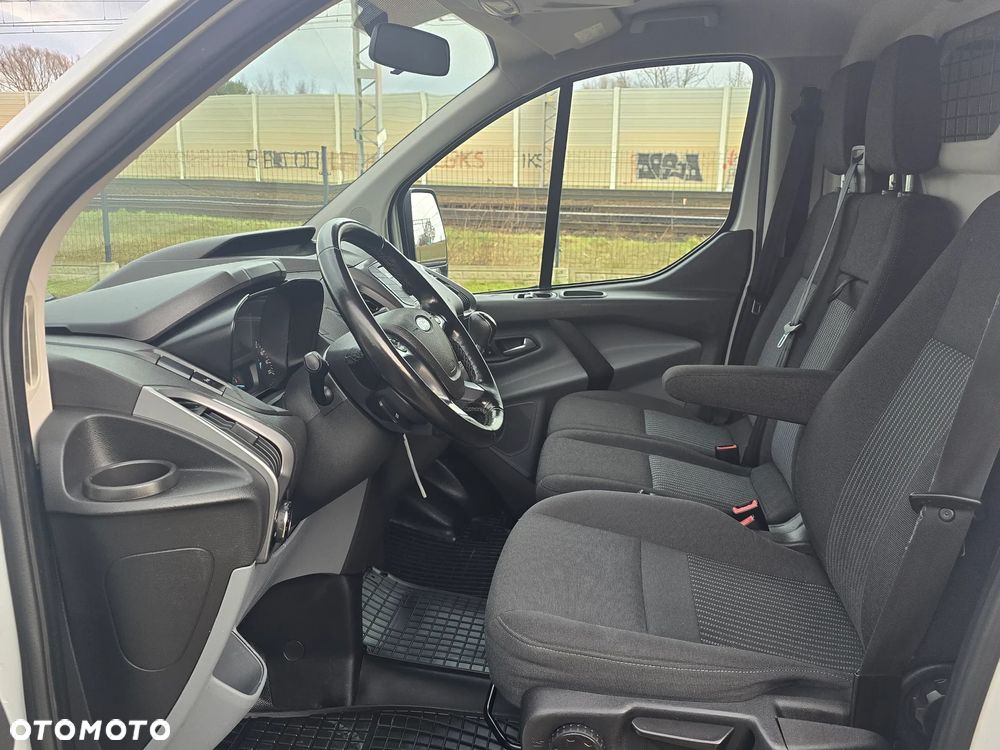 Ford TRANSIT CUSTOM - 12
