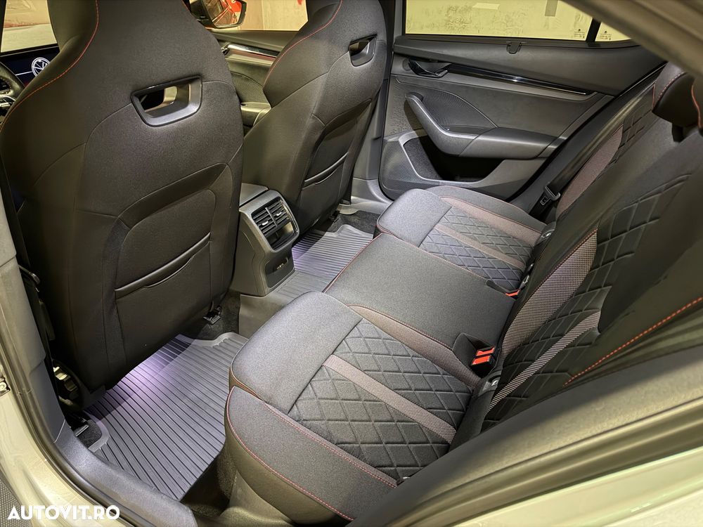 Skoda Octavia 2.0 245 TSI DSG RS - 10