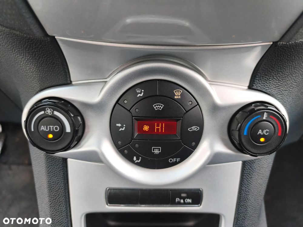 Ford Fiesta 1.25 Ghia - 26