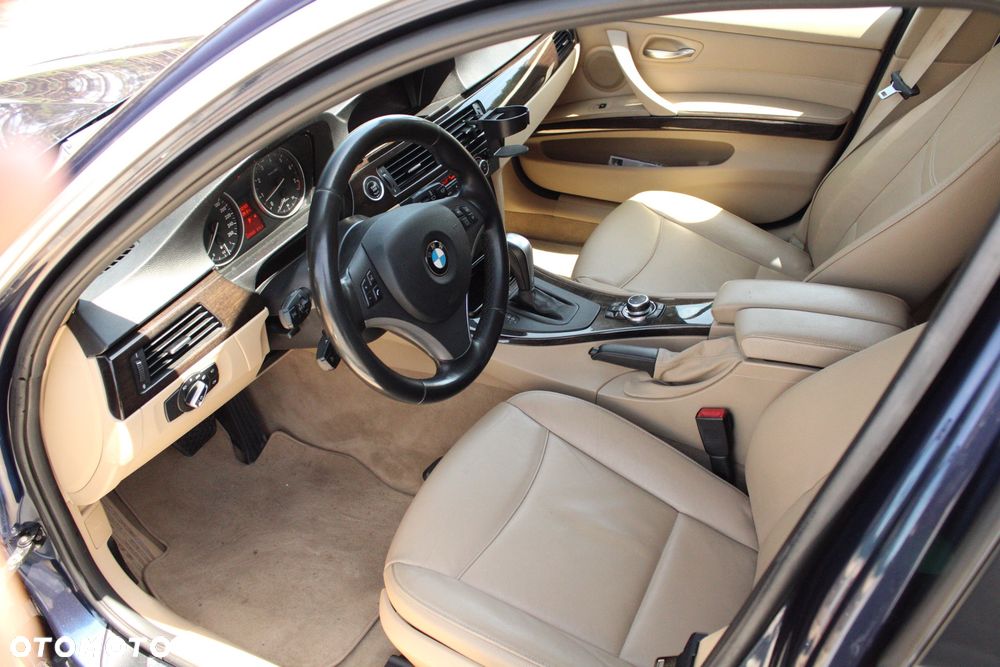 BMW Seria 3 325i xDrive Edition Exclusive - 26