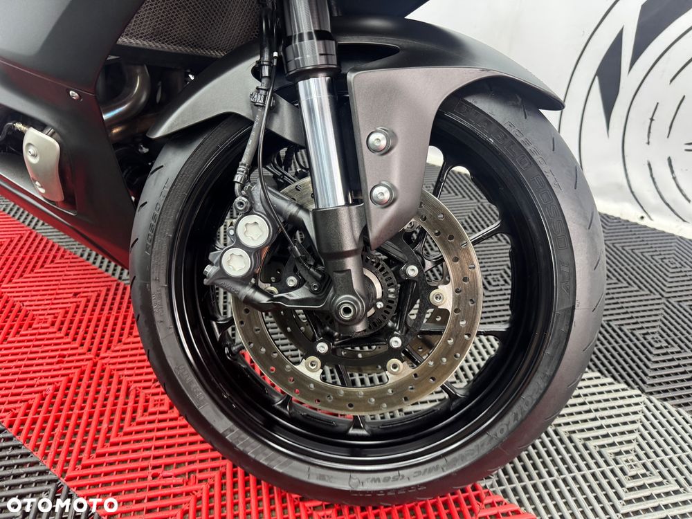 Yamaha R7 - 34