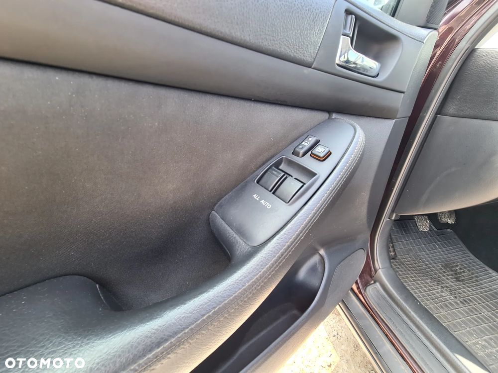 Toyota Avensis - 15