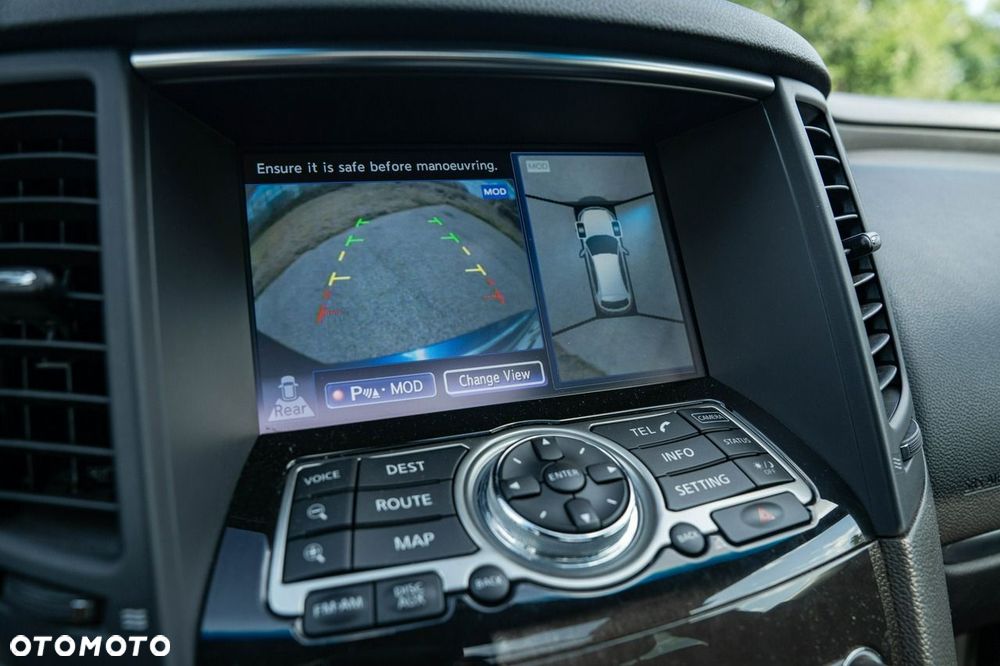 Infiniti QX70 - 22