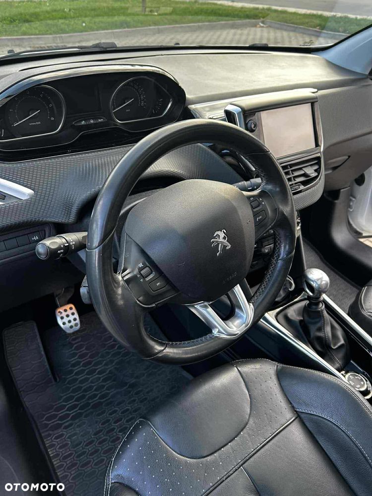 Peugeot 2008 1.6 e-HDi Allure S&S - 19