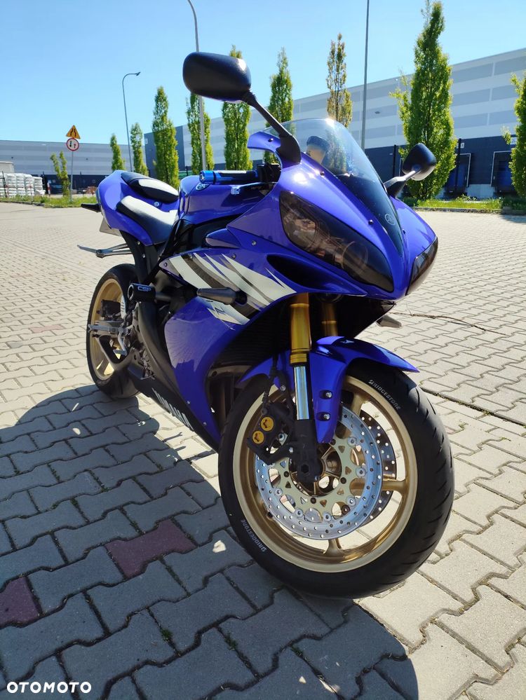 Yamaha R1 - 10
