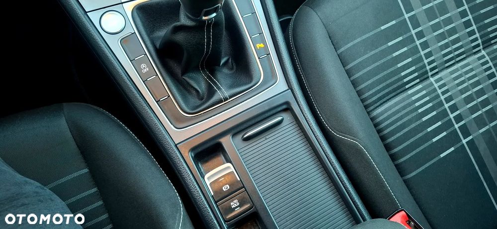 Volkswagen Golf 1.6 TDI BlueMotion Technology Lounge - 19