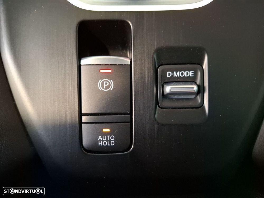 Nissan Qashqai 1.3 DIG-T N-Connecta LED+SKY Xtronic - 23